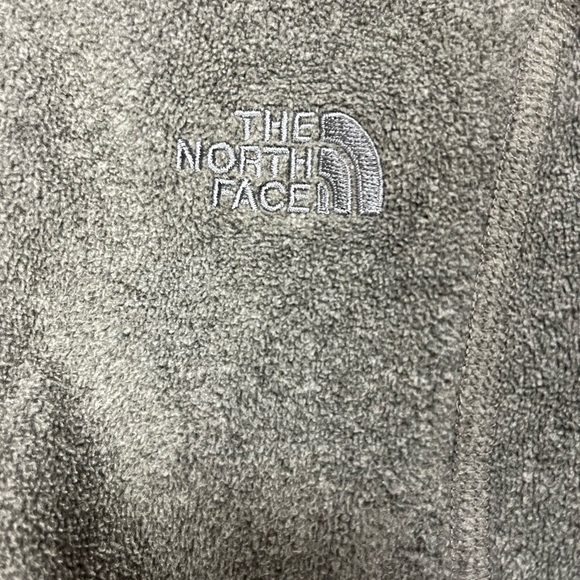 North face full zip jacket. Lightly worn. Warm material. Gray color - Picture 3 of 7